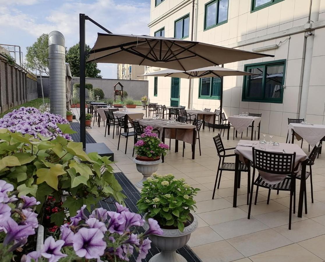 Hotel Parisi Nichelino Esterno foto