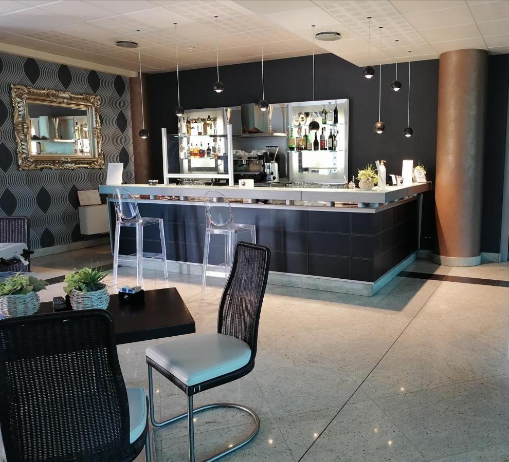 Hotel Parisi Nichelino Esterno foto