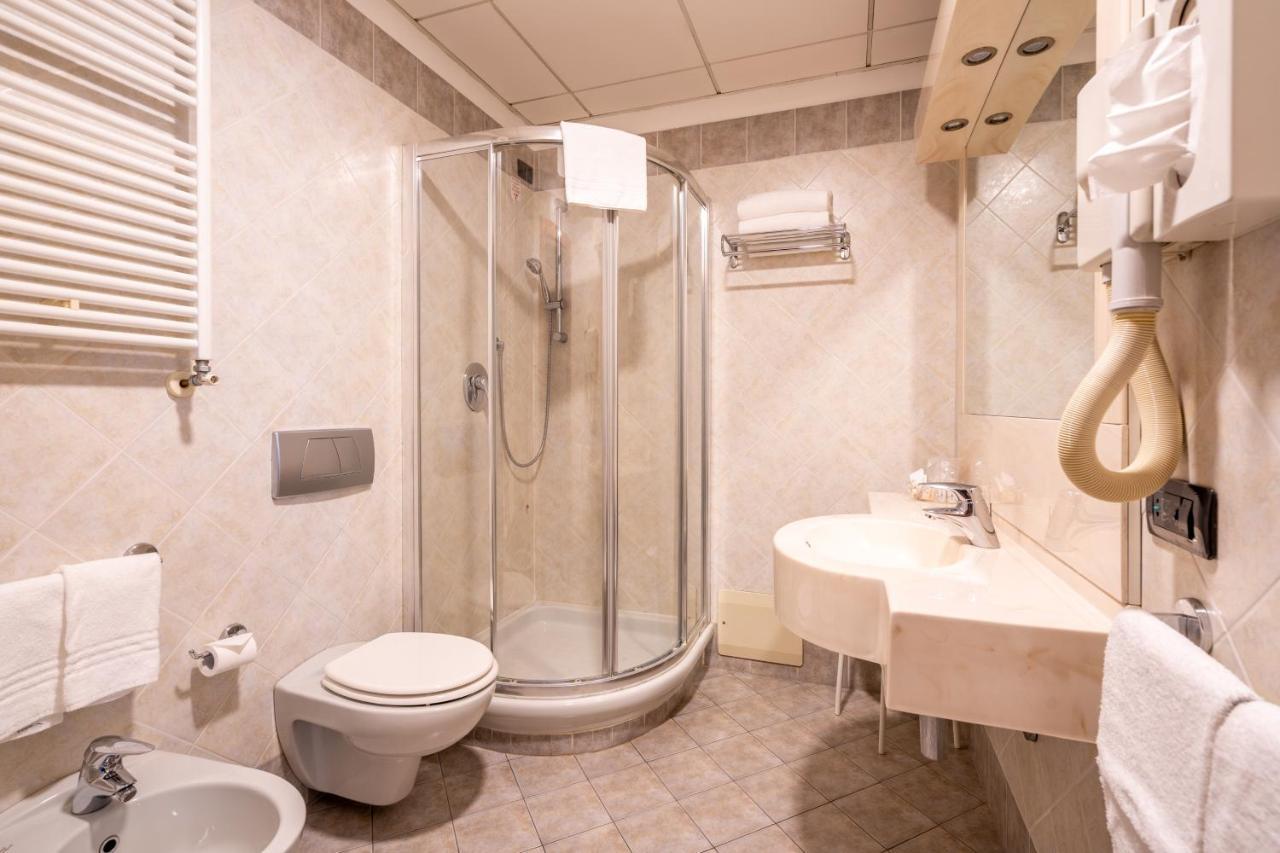 Hotel Parisi Nichelino Esterno foto