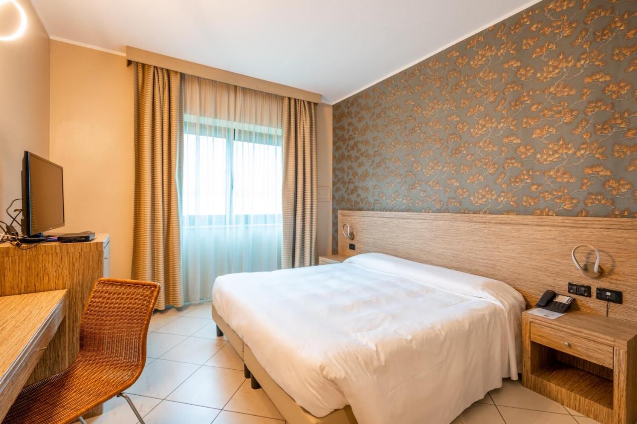 Hotel Parisi Nichelino Esterno foto