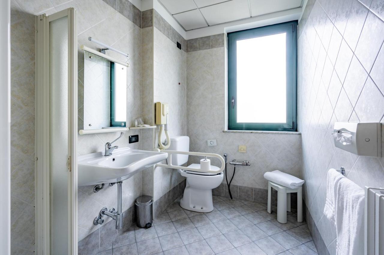 Hotel Parisi Nichelino Esterno foto