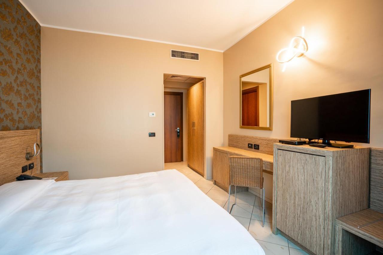 Hotel Parisi Nichelino Esterno foto